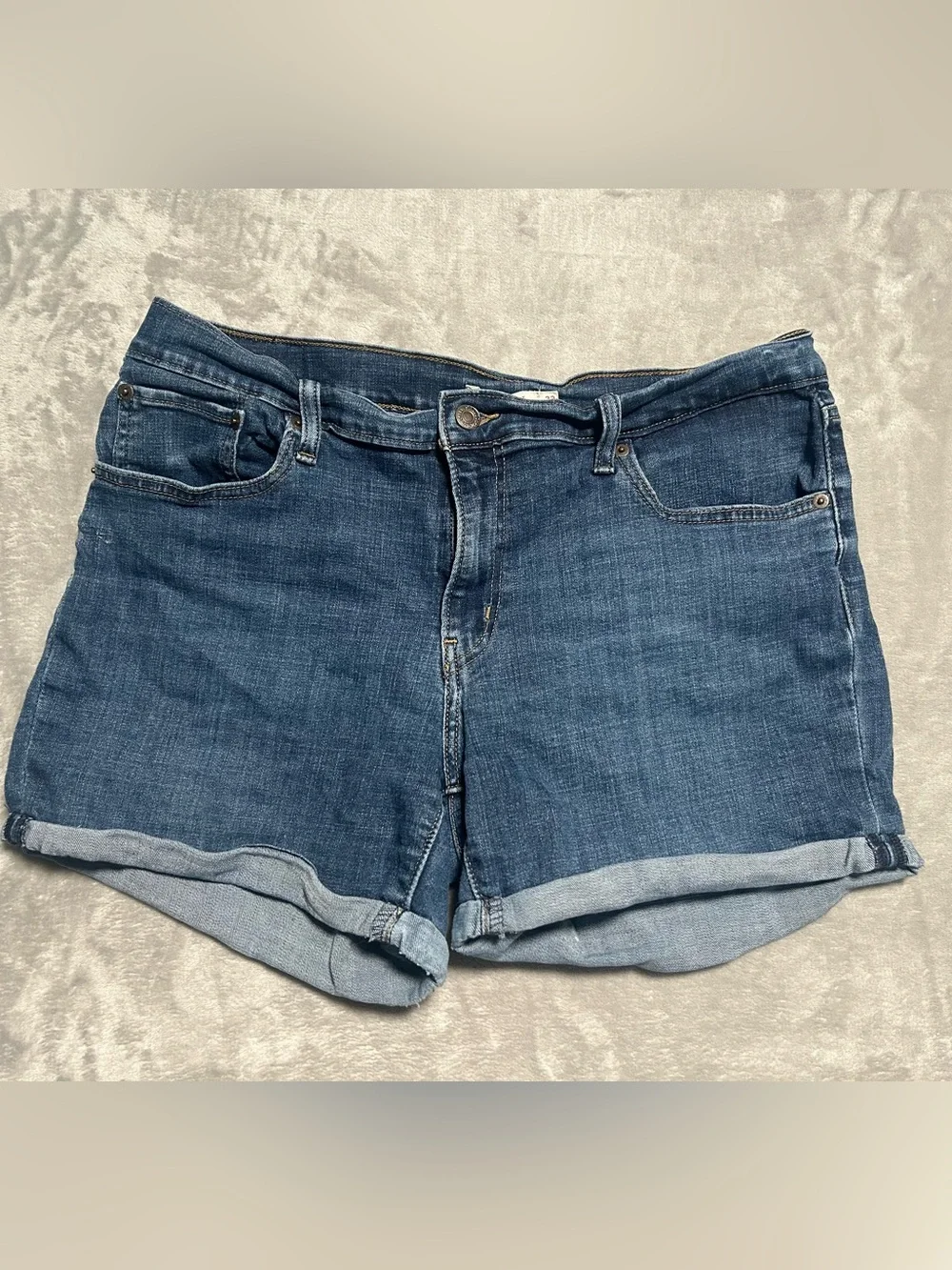 Levi’s Mid Length Denim Shorts Women’s 33 Dark Wash Cuffed - Picture 1 of 6